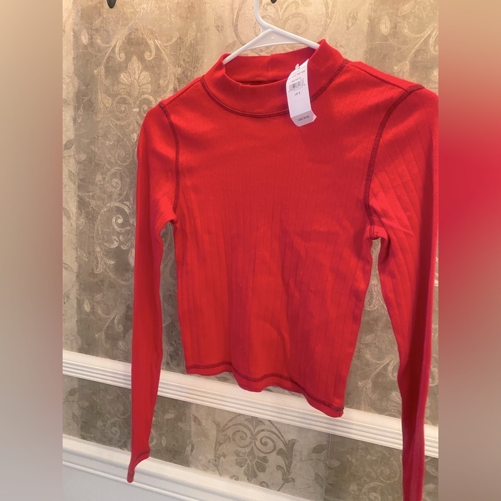 American Eagle Outfitters Red Fitted Long Sleeve Tee